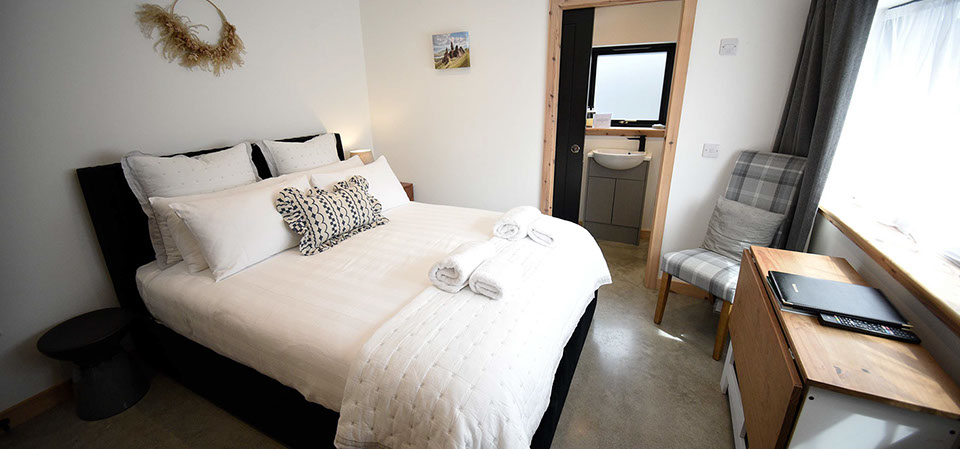 Taigh Scalpaigh bed and breakfast accommodation near Portree with King size double rooms