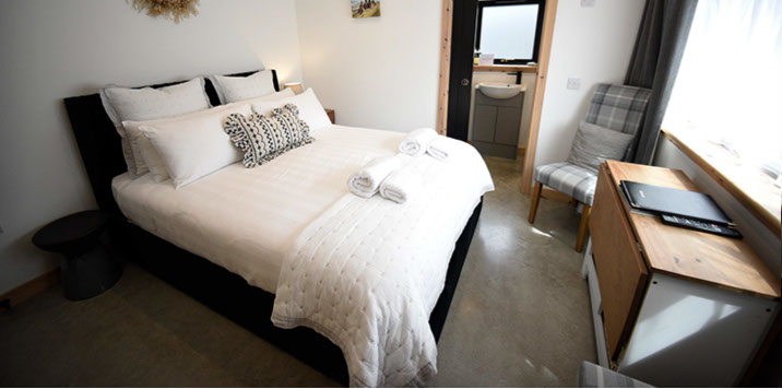 Taigh Scalpaigh bed and breakfast accommodation near Portree with King size double rooms