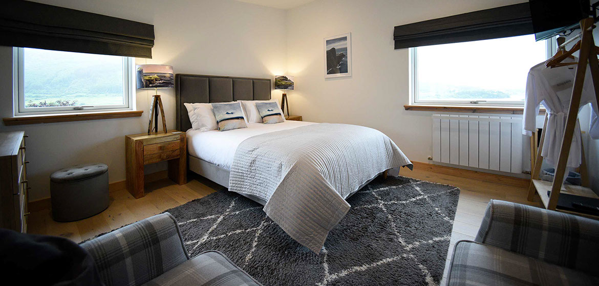 Taigh Scalpaigh contains double rooms king size beds en suite shower rooms sea views and wifi internet