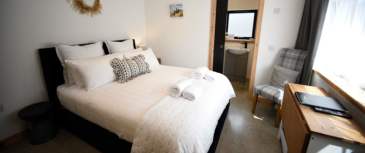 Taigh Scalpaigh luxury king size double bed accommodation near Portree with excellent facilities