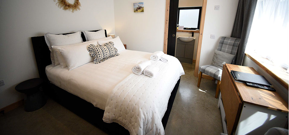 Taigh Scalpaigh luxury king size double bed accommodation near Portree with excellent facilities