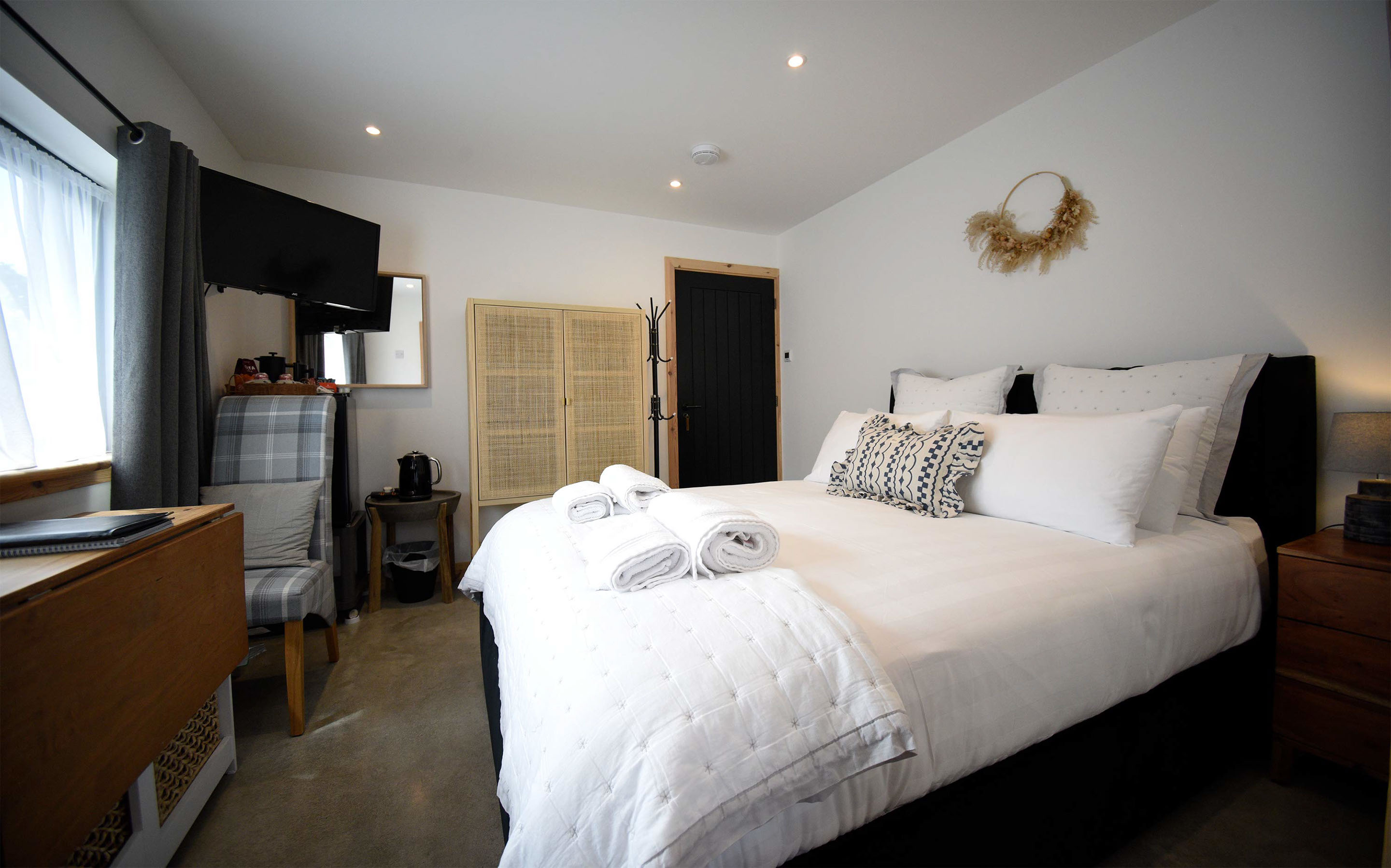 Taransay House Luxury Bed and Breakfast Accomodation in Portree with Super King Size Double Beds
