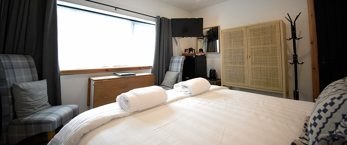 Taigh Scalpaigh bed and breakfast accommodation with widescreen smart TV and WIFI internet in our Scarista room