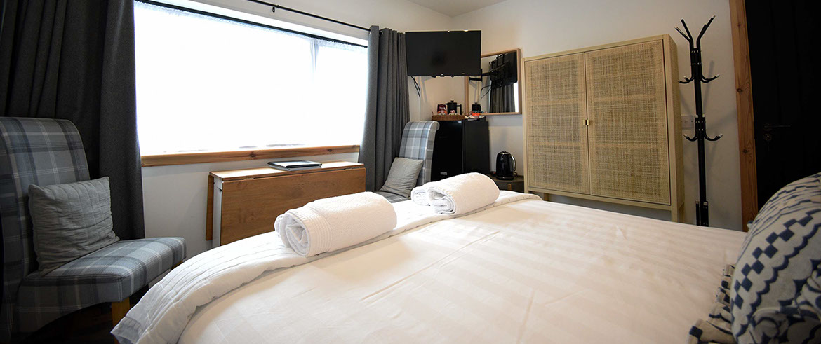 Taigh Scalpaigh bed and breakfast accommmodation near Portree with excellent facilities and king size double rooms