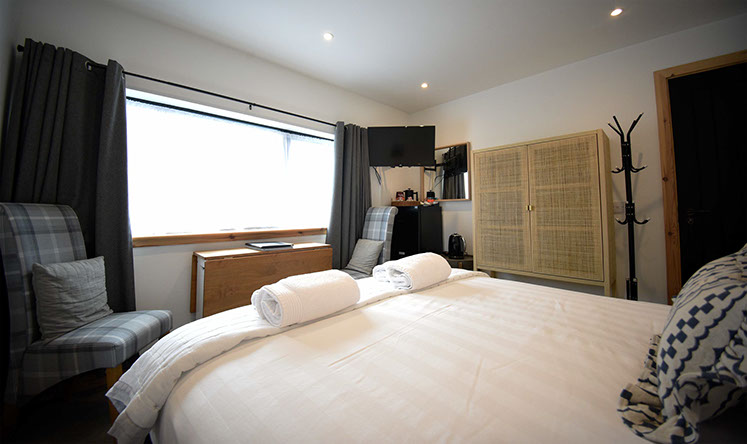 Taigh Scalpaigh bed and breakfast accommmodation near Portree with excellent facilities and king size double rooms