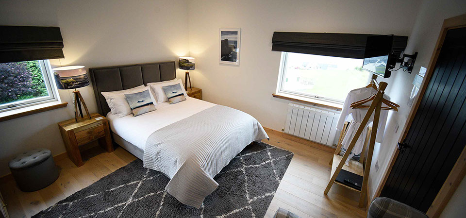 Taigh Scalpaigh bed and breakfast accommodation contains King size double rooms near Portree