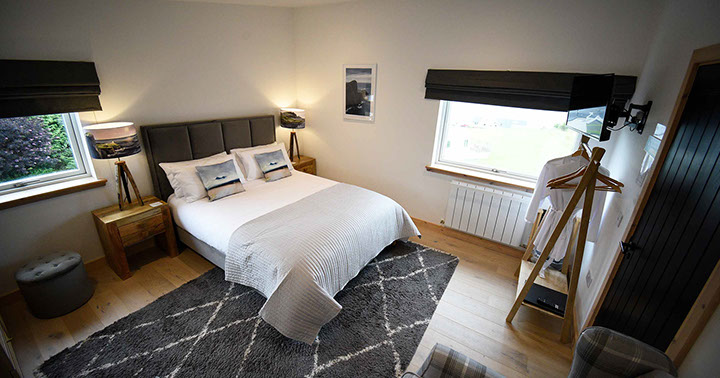 Taigh Scalpaigh bed and breakfast accommodation contains King size double rooms near Portree