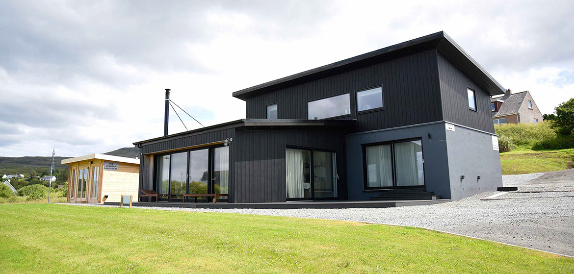 Luxury bed and breakfast accommodation near Portree with sea views and private parking