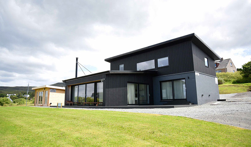 Luxury bed and breakfast accommodation near Portree with sea views and private parking