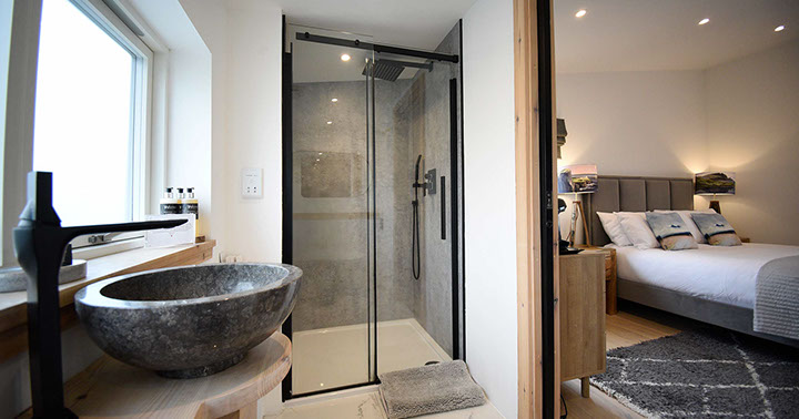 Taigh Scalpaigh is a luxury bed and breakfast accommodation with en suite shower rooms