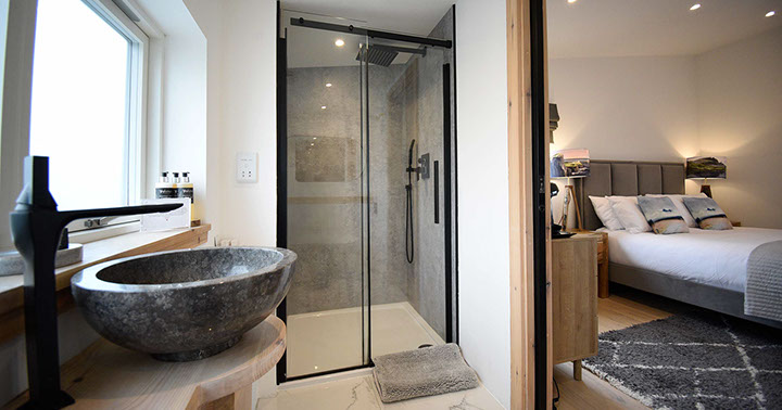Taigh Scalpaigh Luskentyre room contains an en suite shower room at our luxury bed and breakfast accommodation