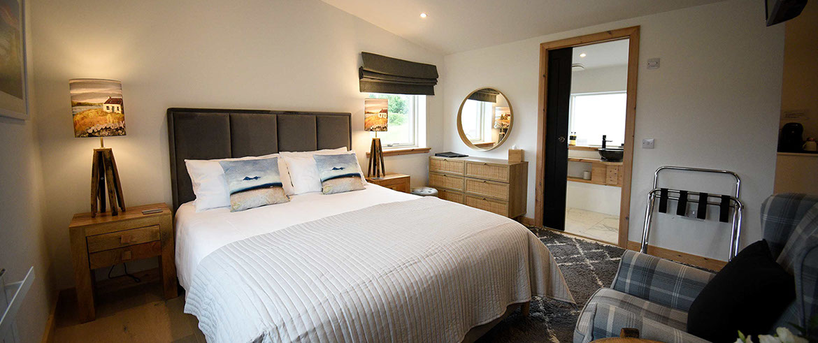 Taigh Scalpaigh contains King size double rooms with en suite shower rooms luxury accommodation