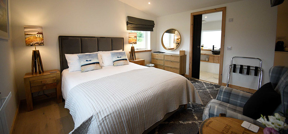 Taigh Scalpaigh contains King size double rooms with en suite shower rooms luxury accommodation