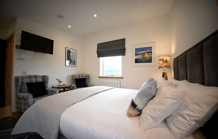 Our luxury bed and breakfast accommodation near Portree contains comfortable King size Double beds