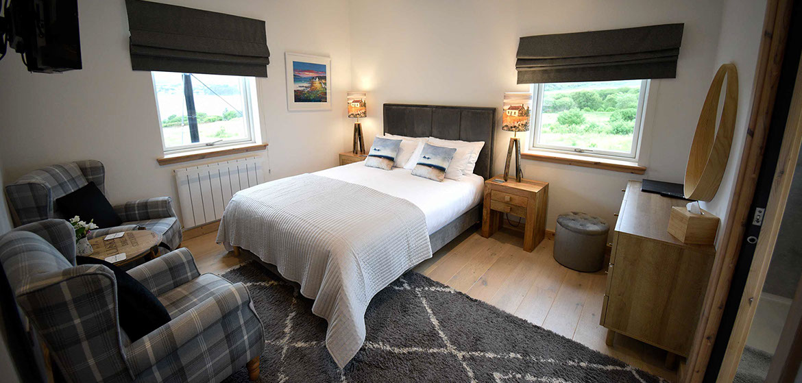Taigh Scalpaigh Luxury bed and breakfast accommodation with king size bed WIFI internet en suite shower room widescreen TV