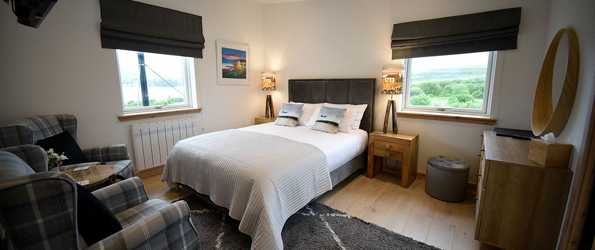 Taigh Scalpaigh is a bed and breakfast accommodation with king size double beds and sea views near Portree